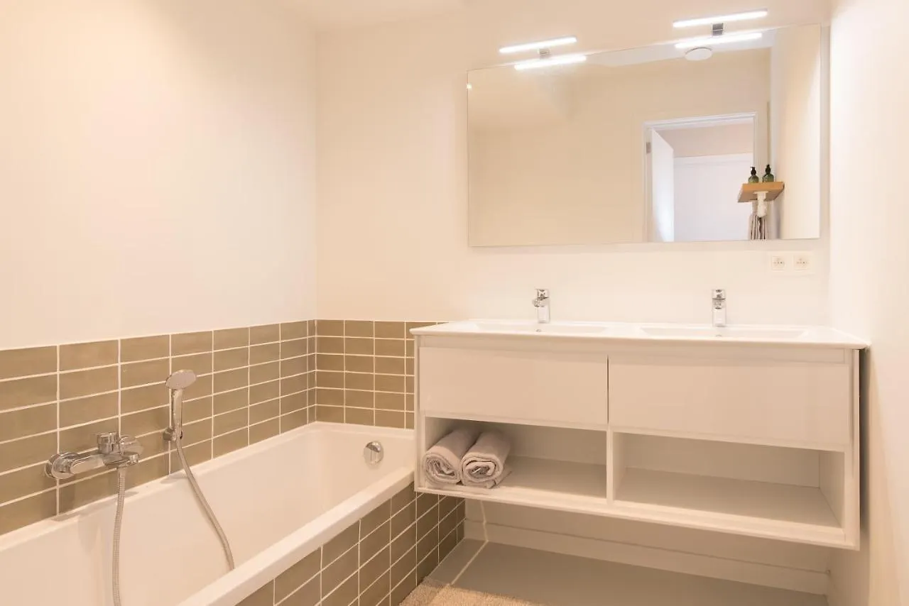 Residentie Rino - Luxe Appartement Oostende 0*, Ostend